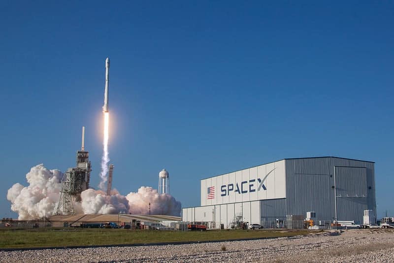 สหรัฐฟ้อง SpaceX