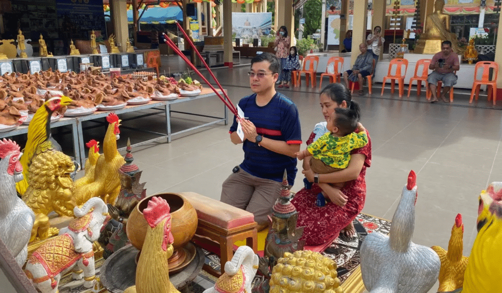 หนุ่มพาลูกเมีย