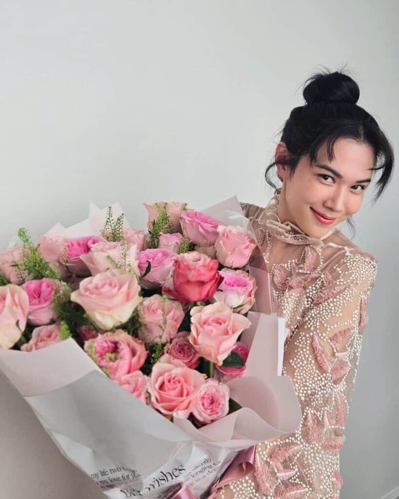 เมย์ เฟื่องอารมย์ไลฟ์สด