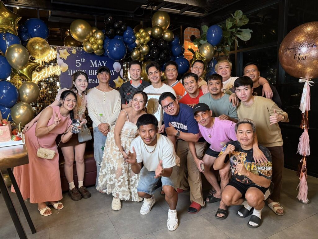 ยิว ถอยรถป้ายแดง