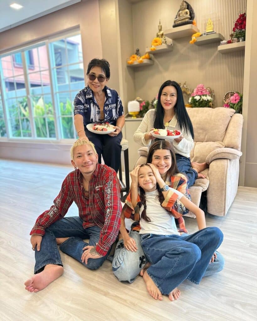 สาวน้อย น้องแตงไทย