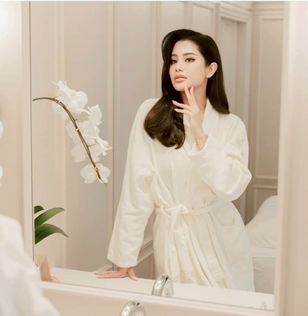 พิ้งกี้ สาวิกา ขับรถ