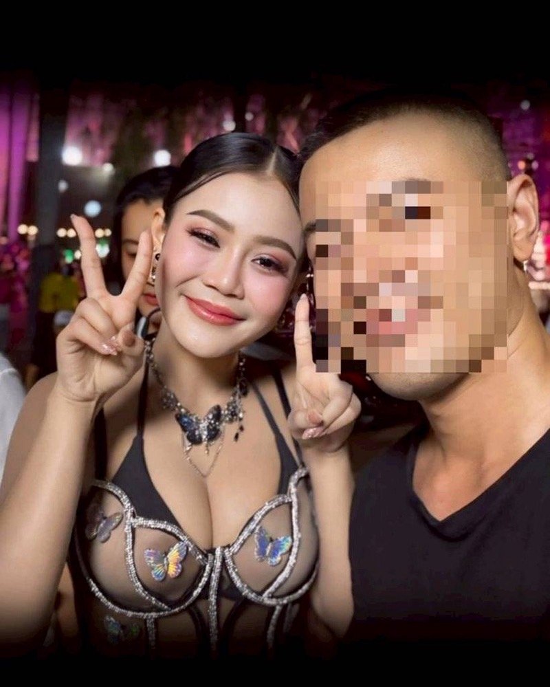 ลำไย ไหทองคำเทียบ ลิซ่า