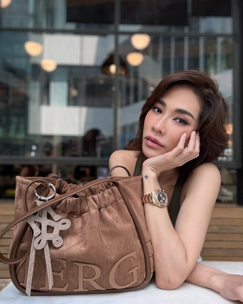 พลอย เฌอมาลย์ เปิดราคา