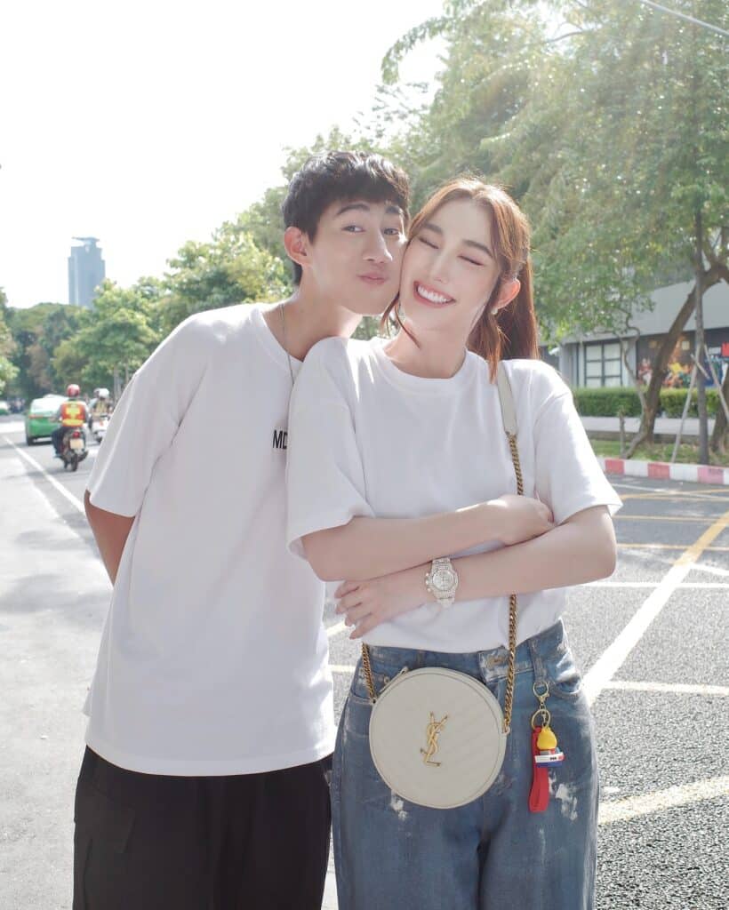 สมรักษ์ เคลื่อนไหว