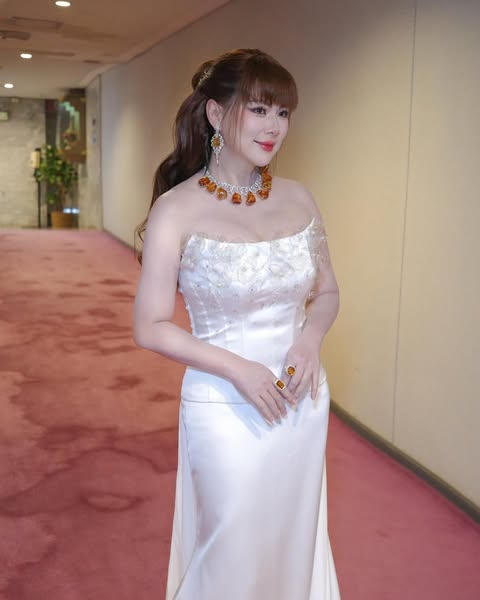 บุ๋ม ปนัดดา เดินพรมม่วง