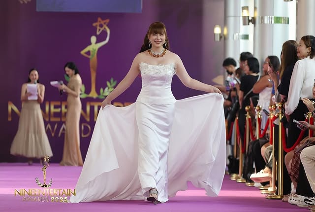 บุ๋ม ปนัดดา เดินพรมม่วง