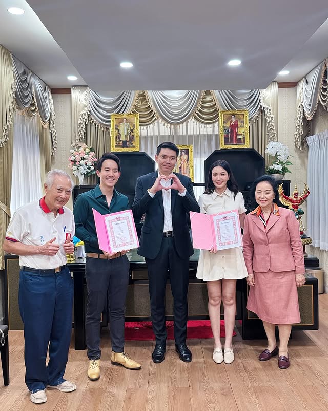 เบนซ์ ปุณยาพร ควงสามี