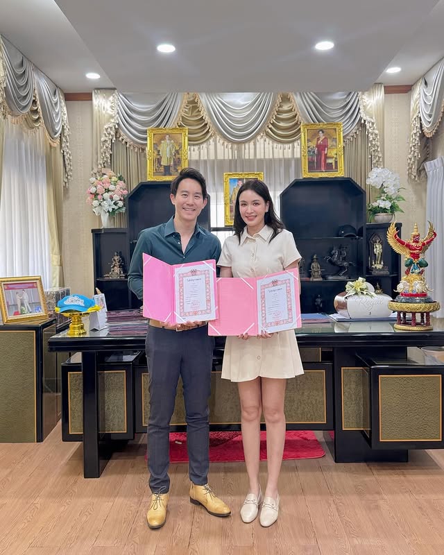 เบนซ์ ปุณยาพร ควงสามี
