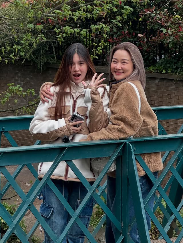 น้องพราว ลูกสาว ลิฟท์