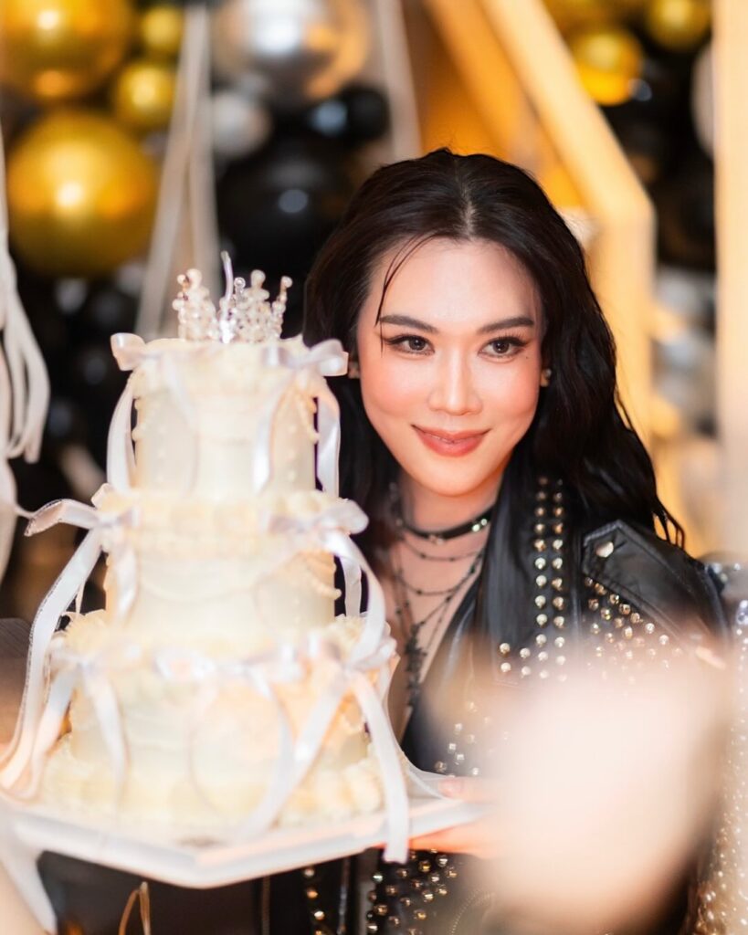 เมย์ หน้าเด็ก