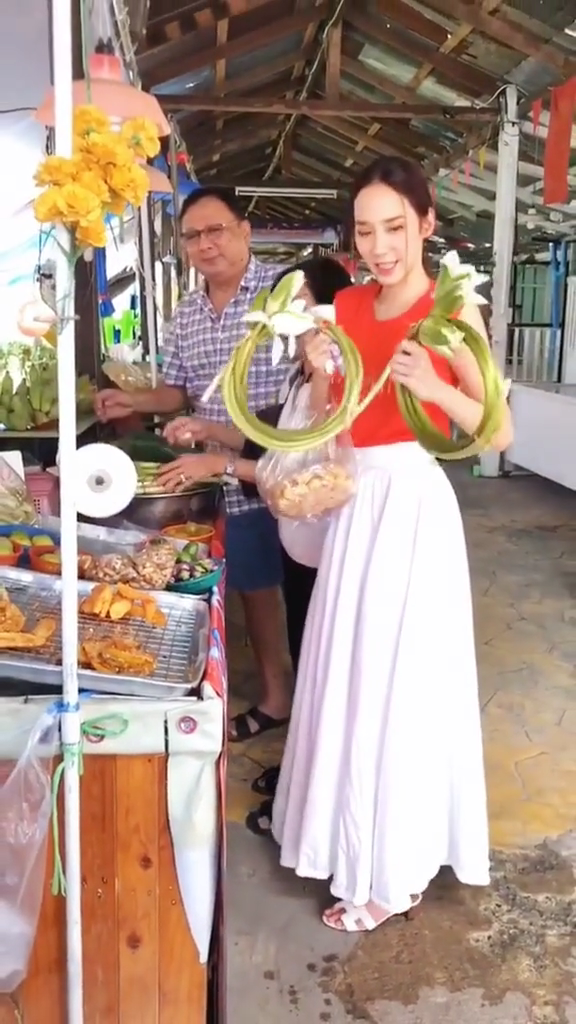 อั้ม ถูกชาวเน็ตรีวิว
