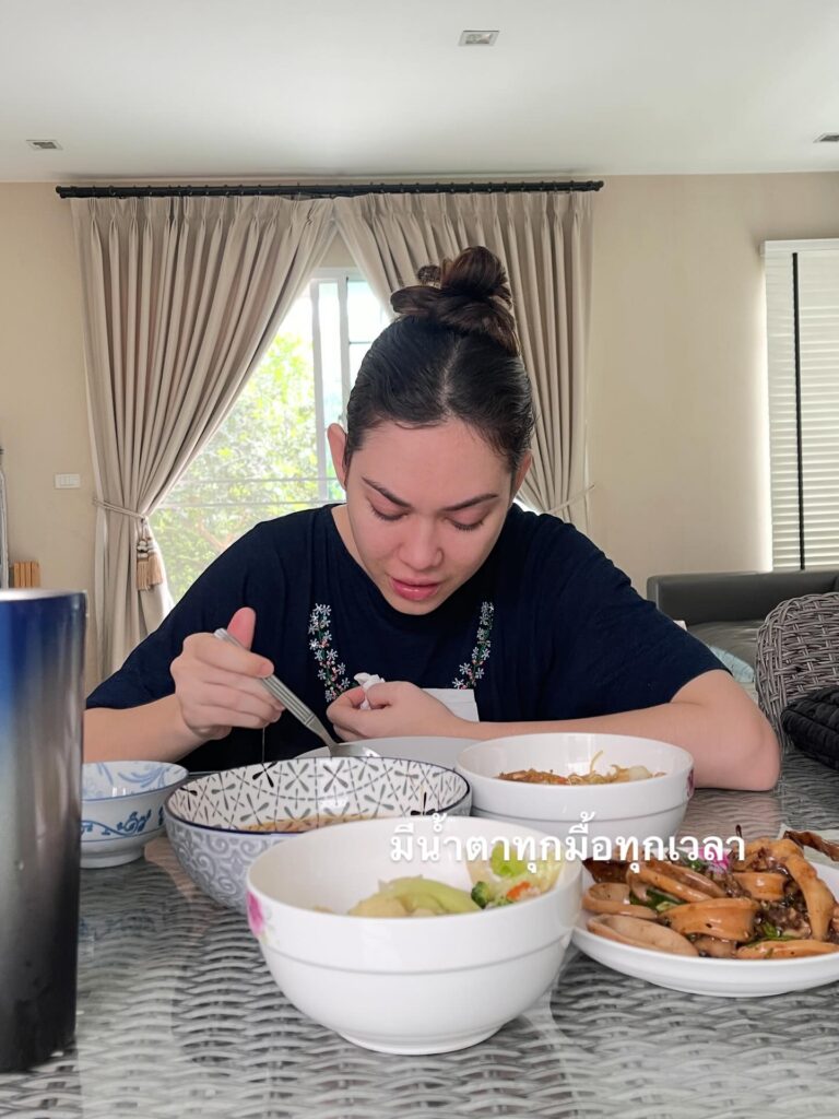 แม่นี เผย
