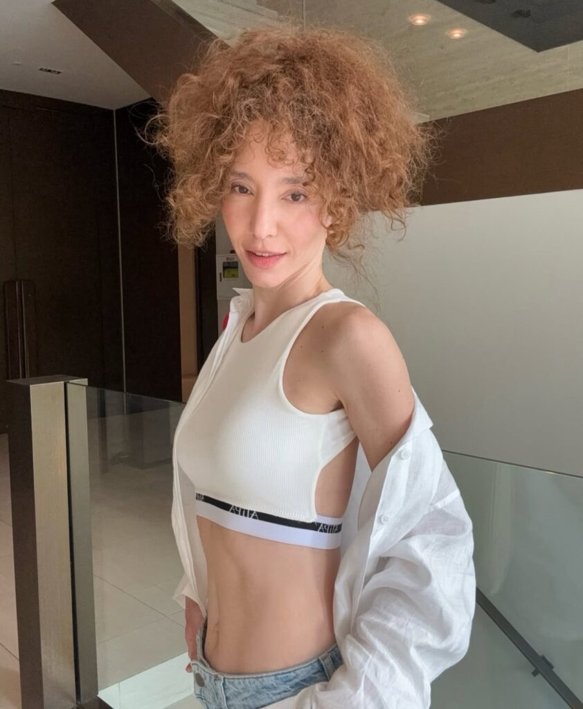 คลาวเดีย วูบล้มหัวฟาด