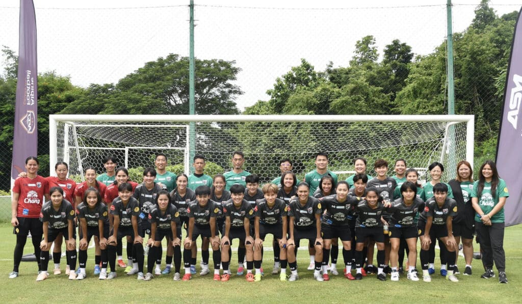 ประกาศ 23 แข้ง