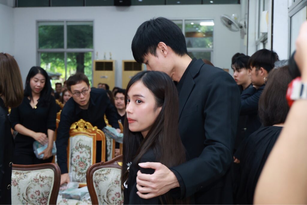หน่อง ธนา กอดปลอบ