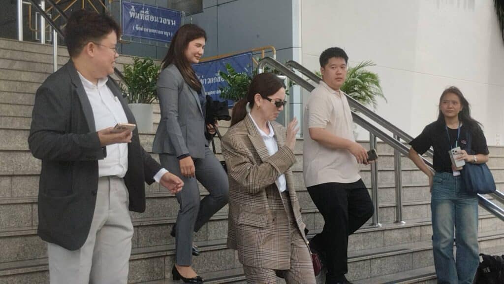 ใหม่ ดาวิกา ขึ้นศาล