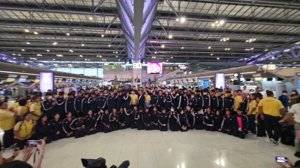 สองฉลามหนุ่มหล่อ