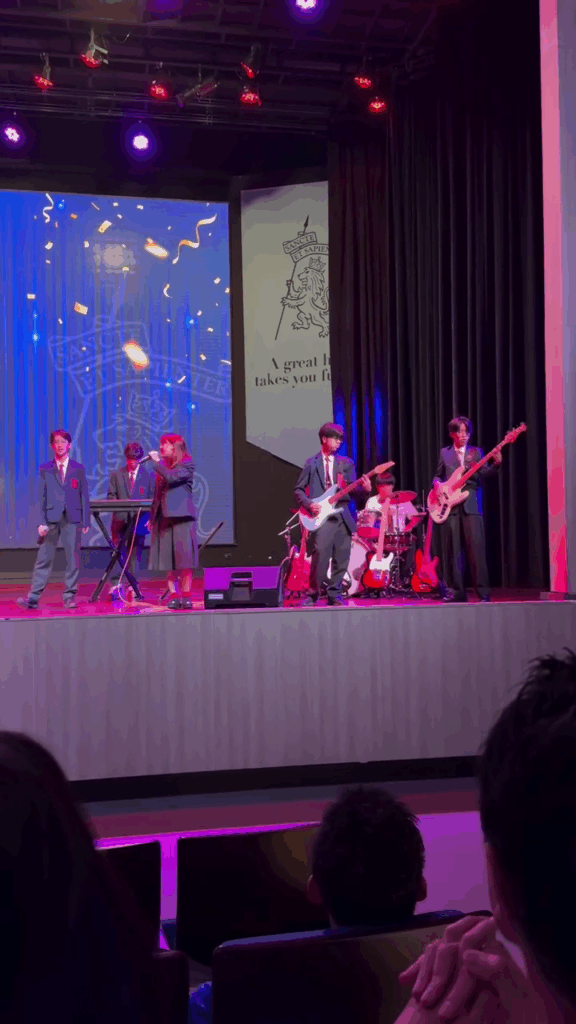 น้องวันใหม่ ร้องเพลง