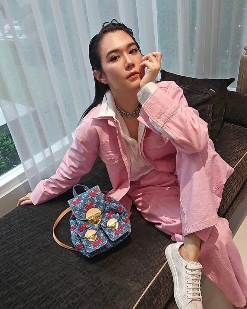 เมย์ เฟื่องอารมย์