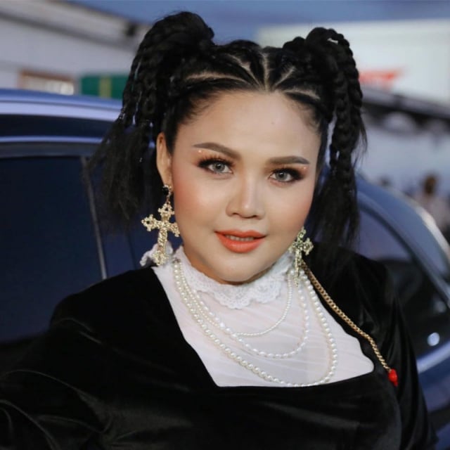คลิปล่าสุด ตั๊กแตน