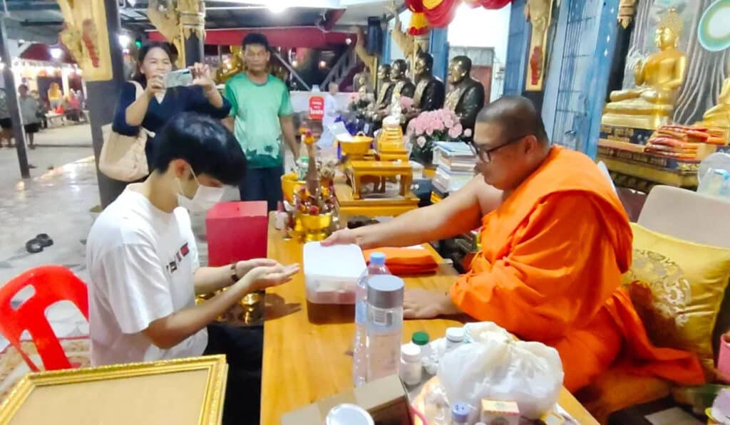 พระเอกลิเก