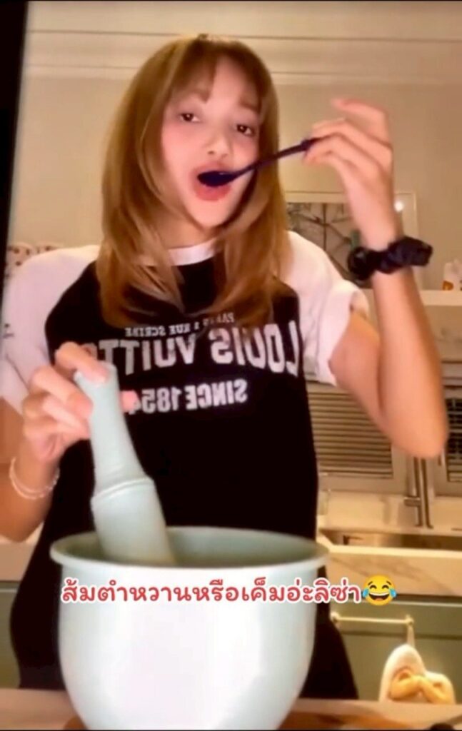 ลิซ่า สร้างตำนานใหม่
