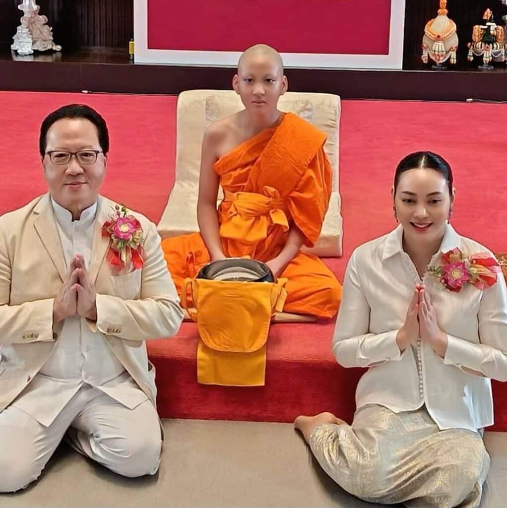 สามเณรข้าวหอม