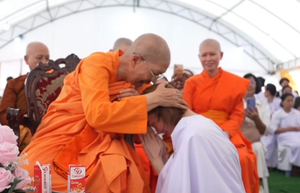 เจนี่ นุ่งขาวห่มขาว