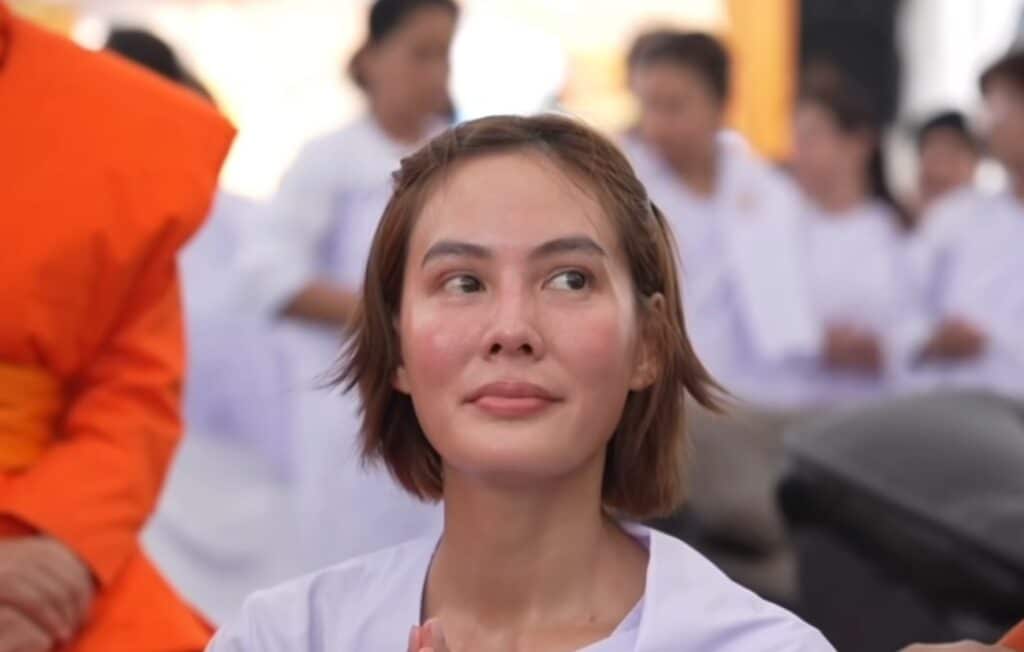 เจนี่ นุ่งขาวห่มขาว