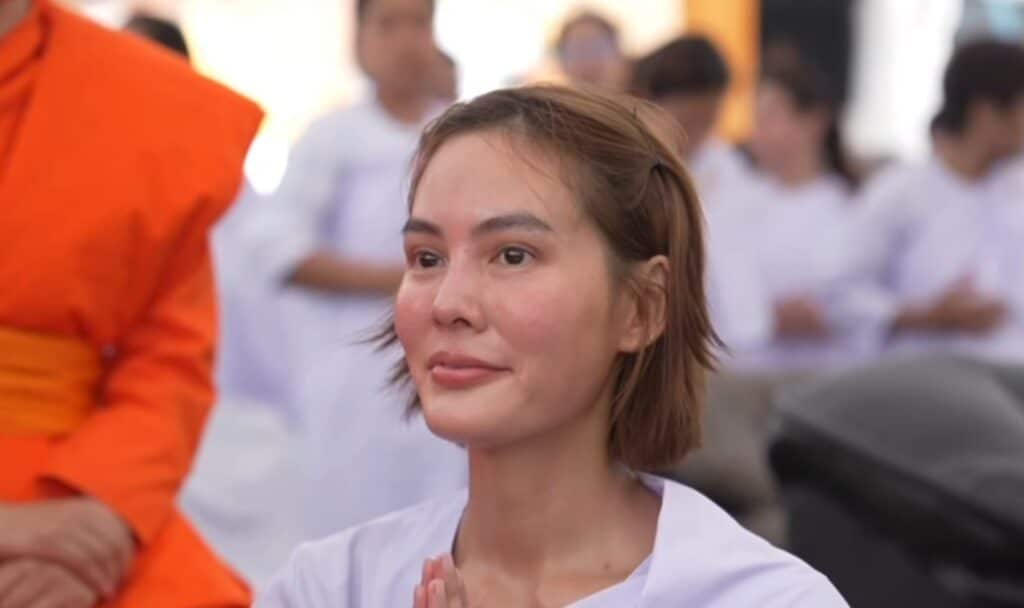 เจนี่ นุ่งขาวห่มขาว
