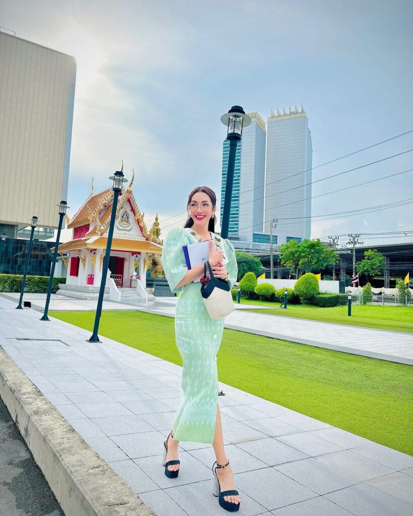 อ๋อม สกาวใจ 10 เรื่อง