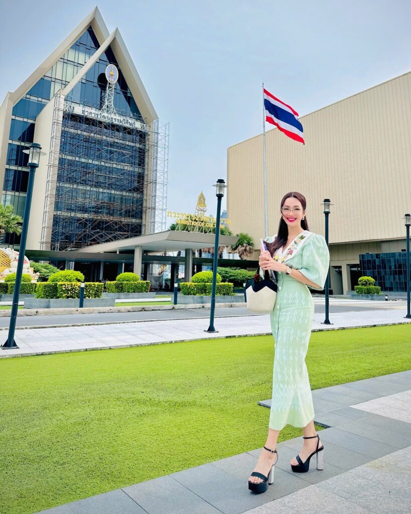 อ๋อม สกาวใจ 10 เรื่อง