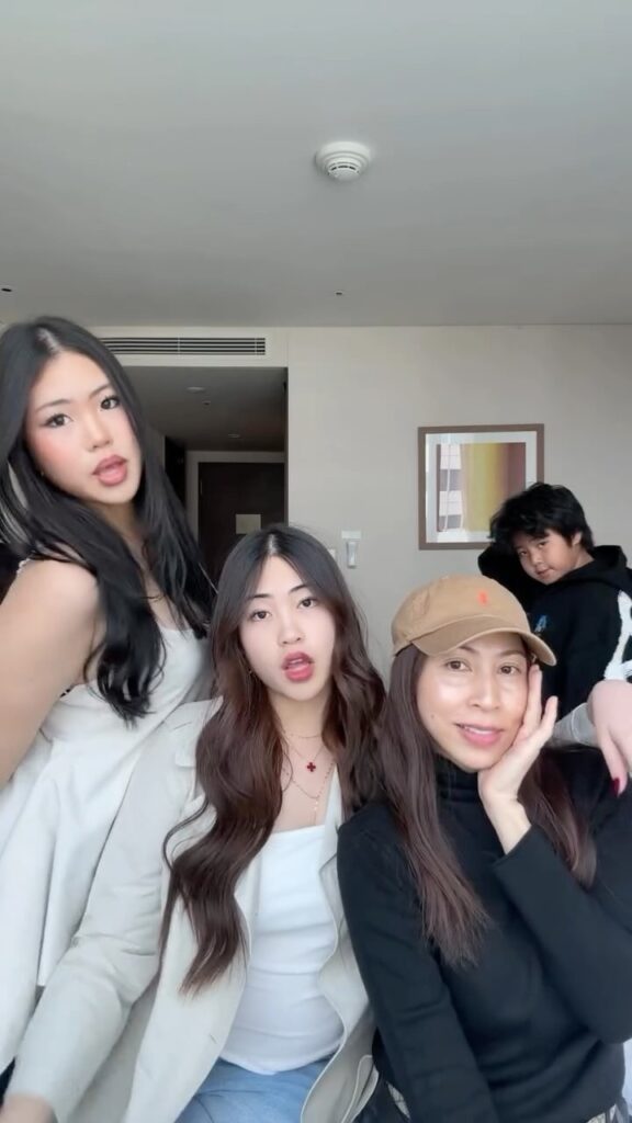 กิ๊ก สุวัจนี เฟรมอบอุ่น