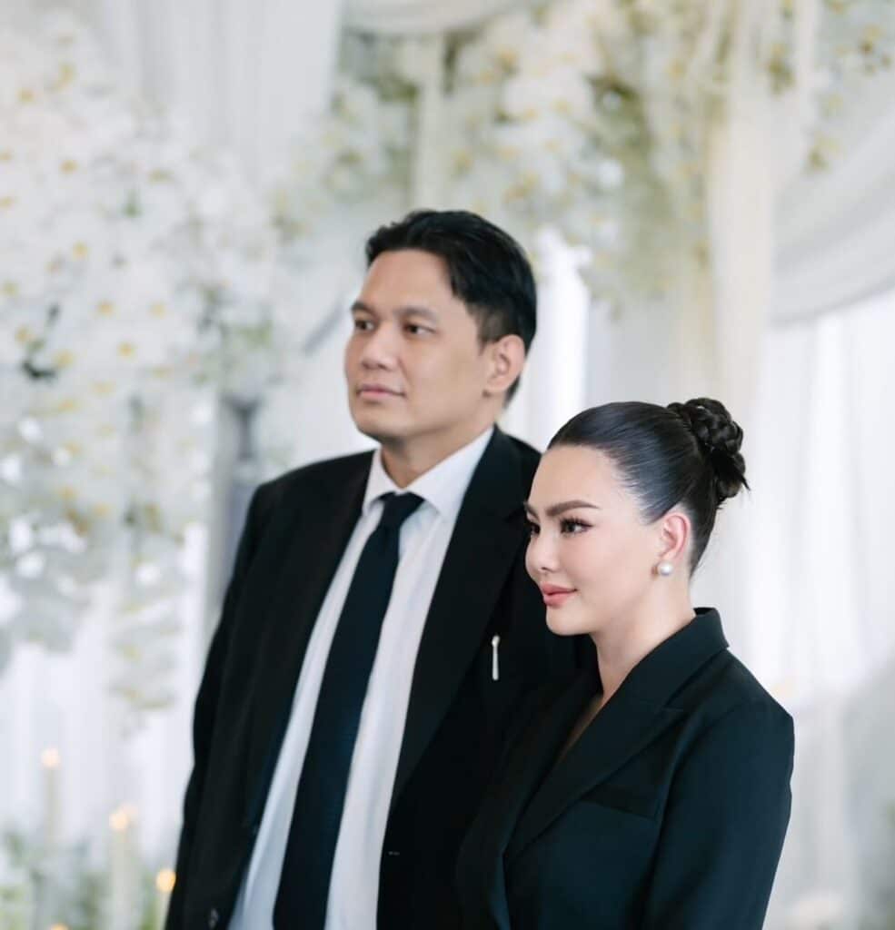 ไผ่ ลิกค์ โพสต์ภาพคู่