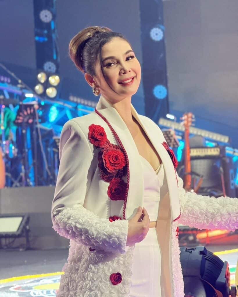 ฝน ธนสุนทร ลื่นล้ม