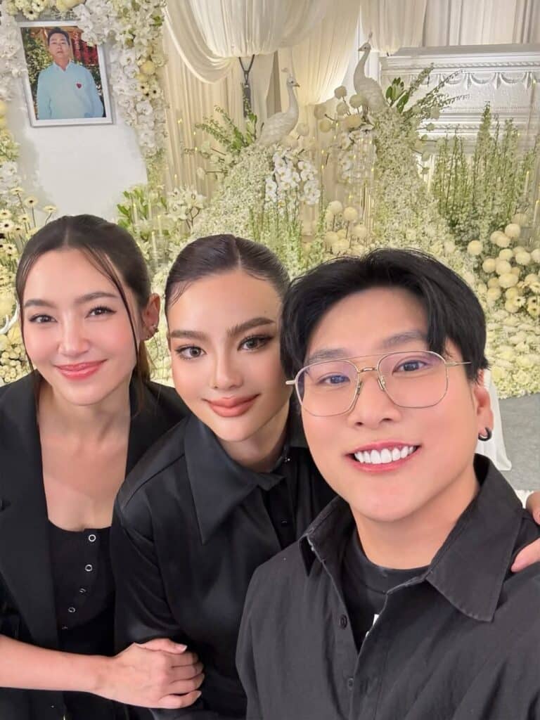เบลล่า ร่วมงานศพ