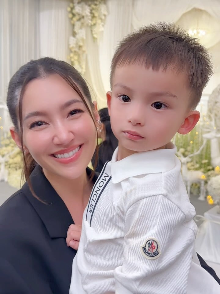 เบลล่า ร่วมงานศพ