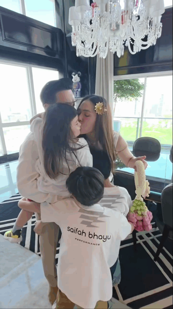 ชมพู่ เปิดภาพ
