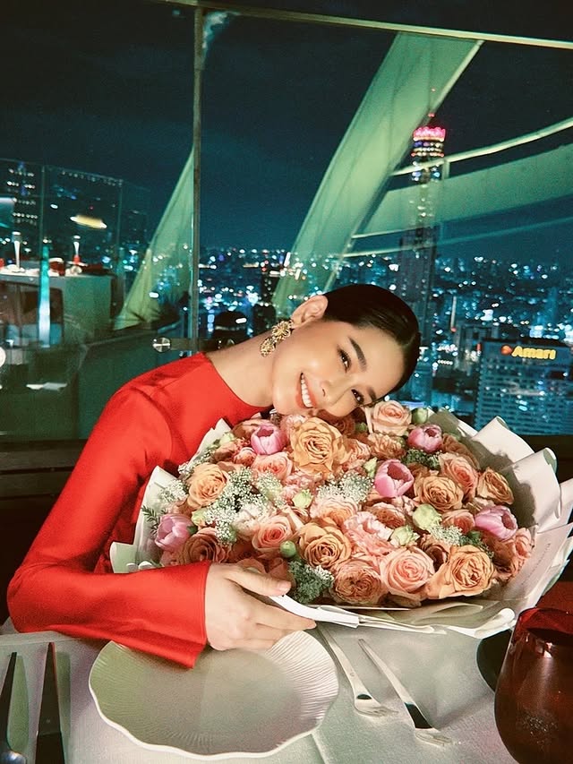 โม อมีนา เปิดภาพ