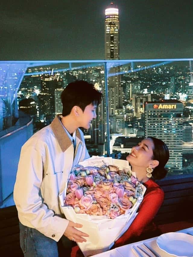 โม อมีนา เปิดภาพ