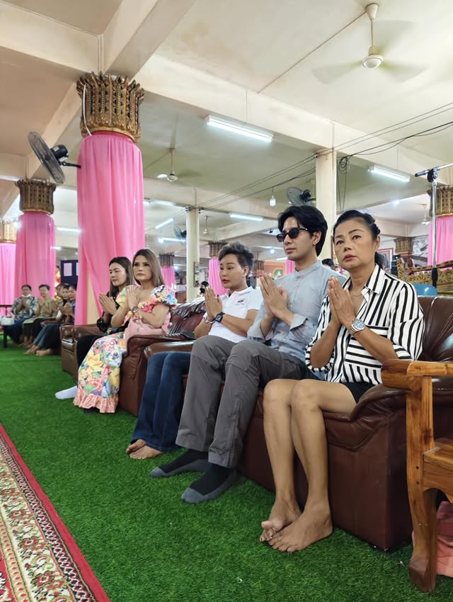 เพชร พุ่มพวง ทำบุญ