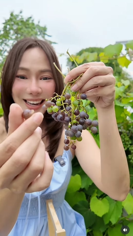 จอย รินลณี อวดองุ่น