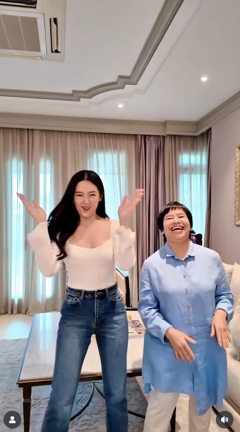 เบลล่า กับคุณแม่ปราณี