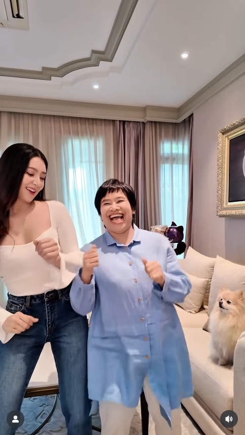 เบลล่า กับคุณแม่ปราณี