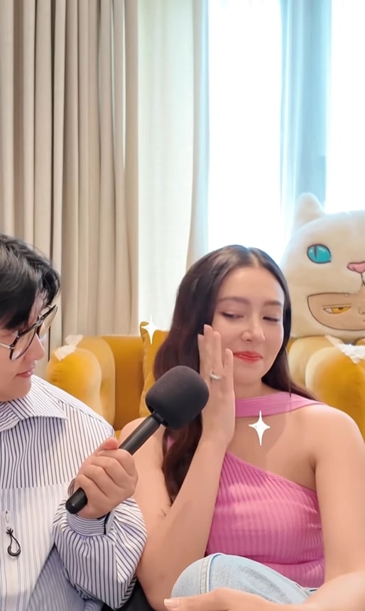 เบลล่า หมั้นแล้ว