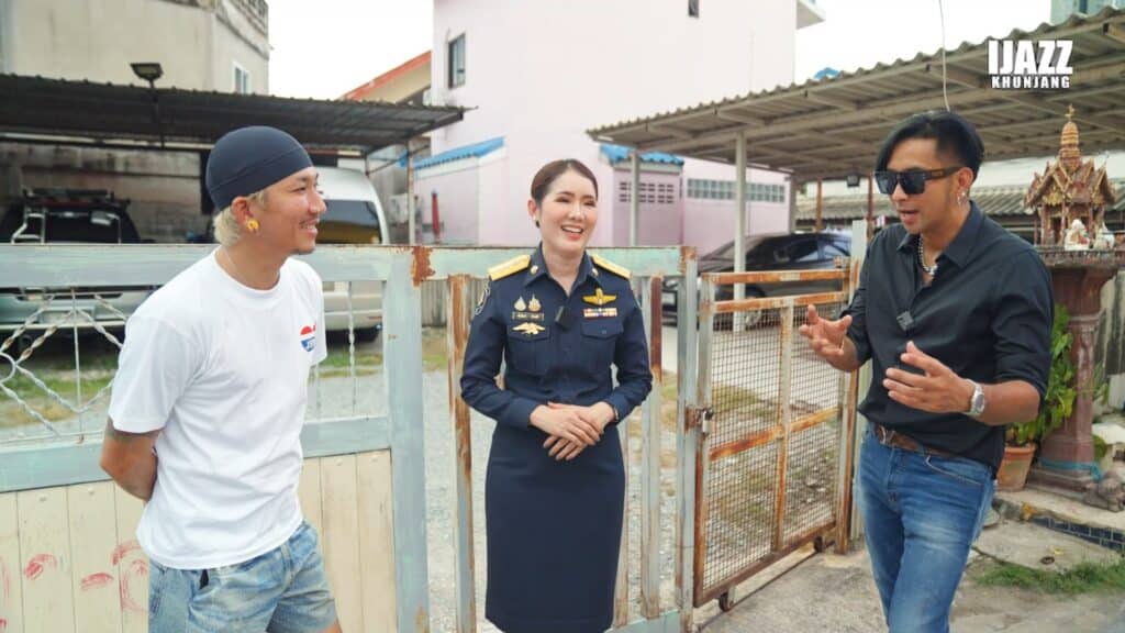 บอล เชิญยิ้ม เปิดใจ
