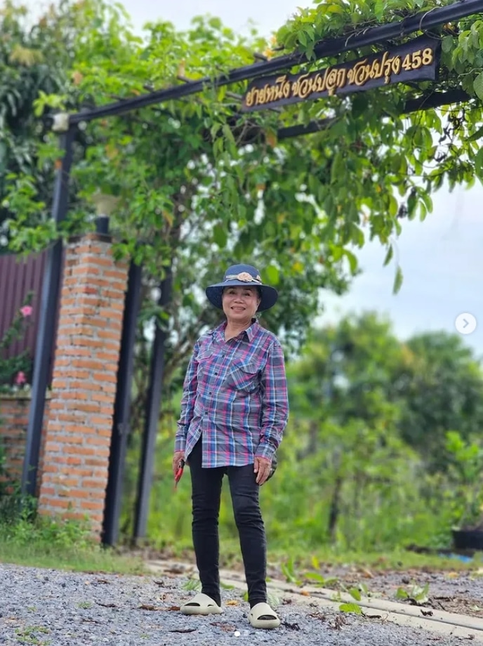 ยายหนิง ขึ้นป้าย