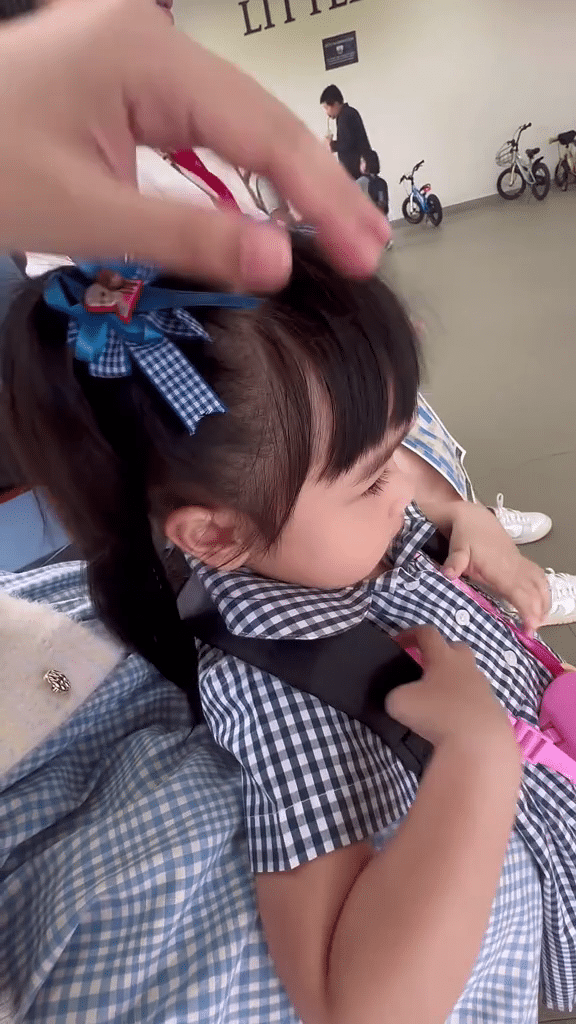 น้องยูจิน ในชุดนักเรียน