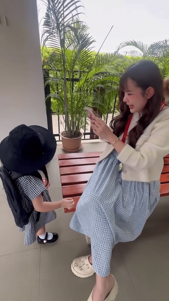 น้องยูจิน ในชุดนักเรียน